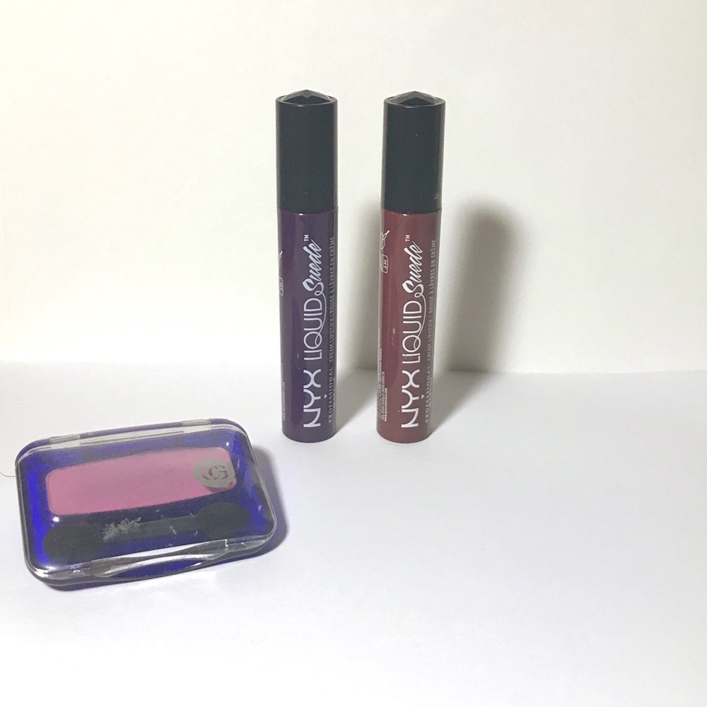 3 product cosmetic bundle 💄MAKE AN OFFER